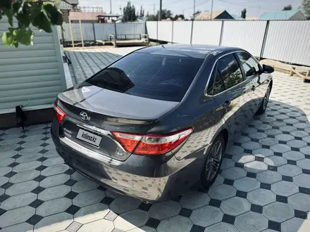 Toyota Camry 2017 года за 6 999 990 тг. в Актобе – фото 2