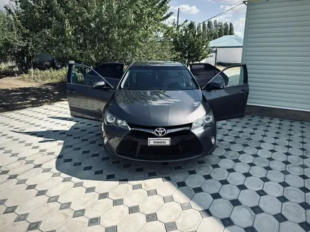 Toyota Camry 2017 года за 6 999 990 тг. в Актобе
