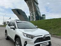 Toyota RAV4 2021 года за 15 500 000 тг. в Алматы