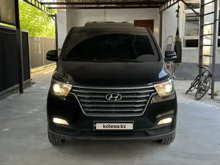 Hyundai Starex 2018 года за 14 500 000 тг. в Алматы