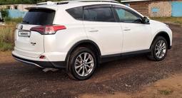 Toyota RAV4 2018 года за 14 300 000 тг. в Павлодар – фото 2