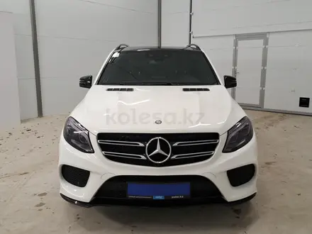 Mercedes-Benz GLE 400 2015 года за 17 490 000 тг. в Актобе – фото 2