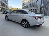 Hyundai Elantra 2023 года за 9 800 000 тг. в Атырау – фото 3