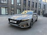 Hyundai Elantra 2023 года за 9 800 000 тг. в Атырау – фото 2