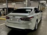 Toyota Camry 2018 годаfor14 200 000 тг. в Шымкент – фото 3