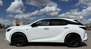 Lexus RX 500h 2023 года за 43 800 000 тг. в Астана