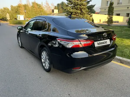 Toyota Camry 2020 года за 12 950 000 тг. в Алматы – фото 2