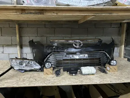 Передний бампер на Toyota за 30 000 тг. в Алматы