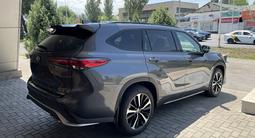 Toyota Highlander 2022 года за 33 500 000 тг. в Алматы – фото 4