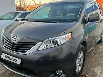 Toyota Sienna 2010 года за 8 500 000 тг. в Атырау