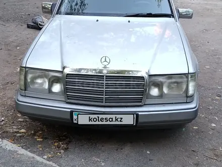 Mercedes-Benz E 260 1991 года за 1 800 000 тг. в Караганда