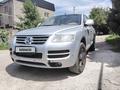 Volkswagen Touareg 2004 года за 4 100 000 тг. в Алматы – фото 6