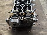Головка ГБЦ цилиндра б у 2AZ 2.4 литр Тойота Камри за 55 000 тг. в Алматы – фото 2