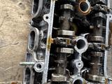Головка ГБЦ цилиндра б у 2AZ 2.4 литр Тойота Камри за 55 000 тг. в Алматы – фото 3