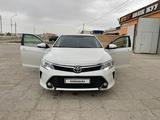 Toyota Camry 2016 года за 10 000 000 тг. в Жанаозен – фото 2