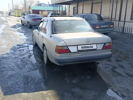 Mercedes-Benz E 230 1990 года за 1 700 000 тг. в Усть-Каменогорск – фото 3
