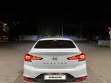 Hyundai Elantra 2020 годаfor8 200 000 тг. в Астана – фото 2