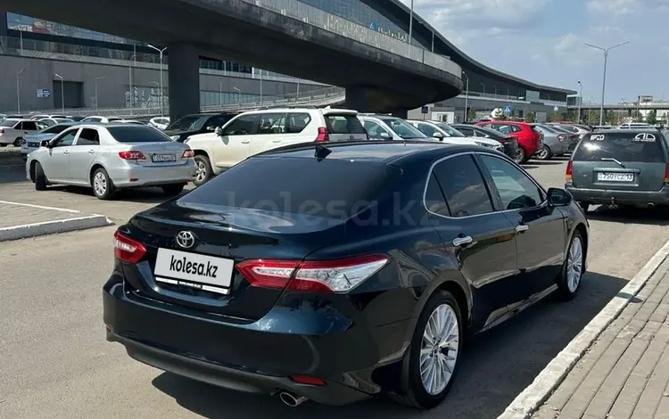 Toyota Camry 2019 года за 14 000 000 тг. в Астана