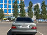 Mercedes-Benz E 320 1993 года за 2 000 000 тг. в Астана – фото 2