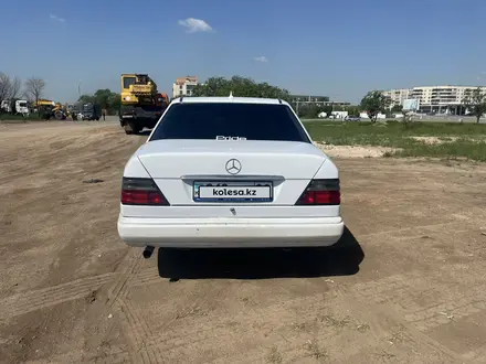 Mercedes-Benz E 220 1994 года за 1 800 000 тг. в Караганда – фото 9