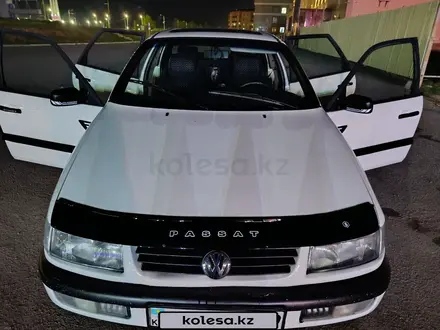 Volkswagen Passat 1994 года за 1 800 000 тг. в Караганда