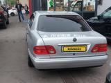 Mercedes-Benz E 280 1999 годаүшін3 250 000 тг. в Алматы – фото 2