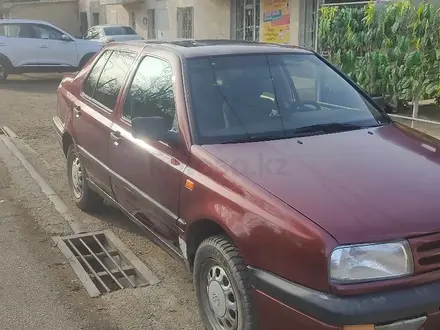 Volkswagen Vento 1993 года за 1 200 000 тг. в Шымкент – фото 4