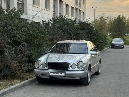 Mercedes-Benz E 320 1998 года за 3 200 000 тг. в Алматы
