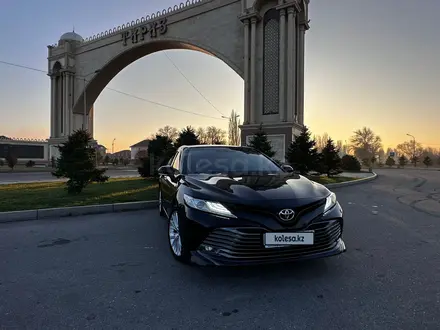 Toyota Camry 2019 года за 14 200 000 тг. в Тараз