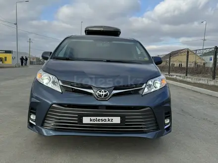 Toyota Sienna 2017 года за 13 000 000 тг. в Атырау – фото 2