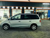 Volkswagen Sharan 1998 годаfor1 800 000 тг. в Тараз