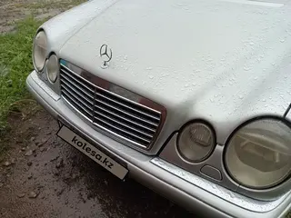 Mercedes-Benz E 320