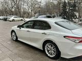 Toyota Camry 2018 года за 14 400 000 тг. в Шымкент