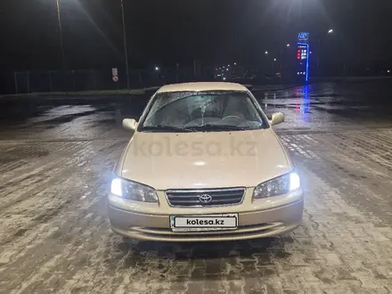 Toyota Camry 2000 года за 4 100 000 тг. в Усть-Каменогорск