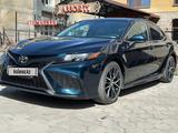 Toyota Camry 2021 года за 15 500 000 тг. в Семей – фото 5