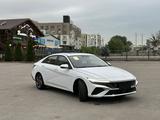 Hyundai Elantra 2024 года за 8 550 000 тг. в Алматы – фото 2