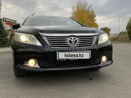 Toyota Camry 2014 года за 9 500 000 тг. в Актобе