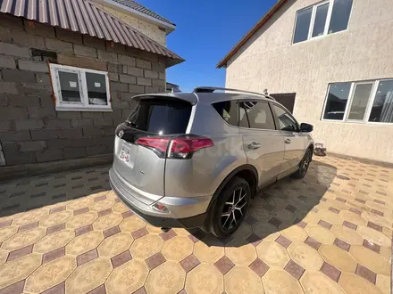 Toyota RAV4 2018 года за 10 000 000 тг. в Уральск – фото 4