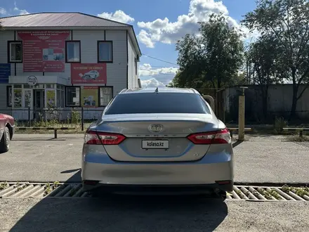 Toyota Camry 2020 года за 8 000 000 тг. в Аксай – фото 4