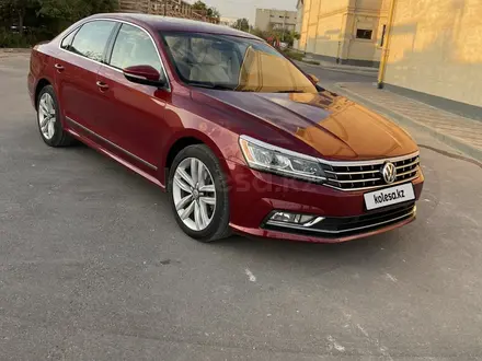 Volkswagen Passat 2017 года за 8 990 000 тг. в Актау