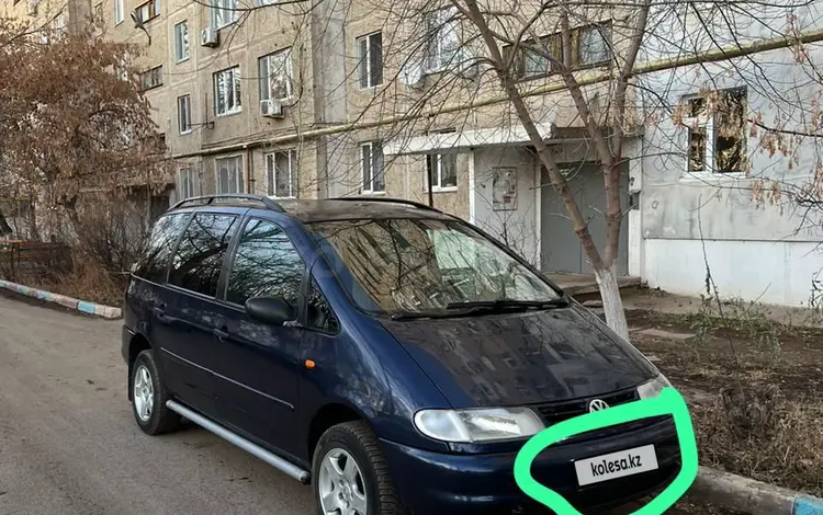 Volkswagen Sharan 1997 годаfor1 900 000 тг. в Аксай