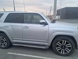 Toyota 4Runner 2018 годаүшін21 500 000 тг. в Атырау – фото 4