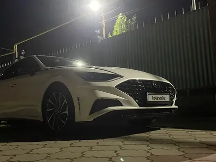 Hyundai Sonata 2022 года за 12 350 000 тг. в Алматы