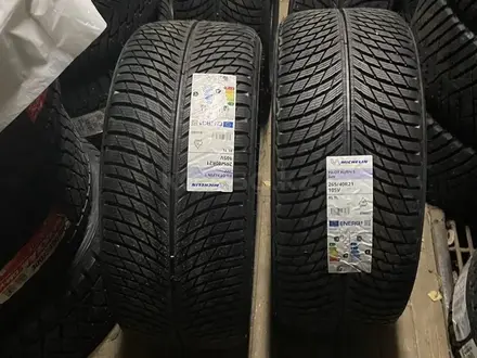 Michelin Pilot Alpin 5 SUV 255/40 R21 и 265/40 R21 105V зимние нешипованны за 450 000 тг. в Алматы