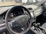 Toyota Camry 2015 года за 6 350 000 тг. в Аксай – фото 2