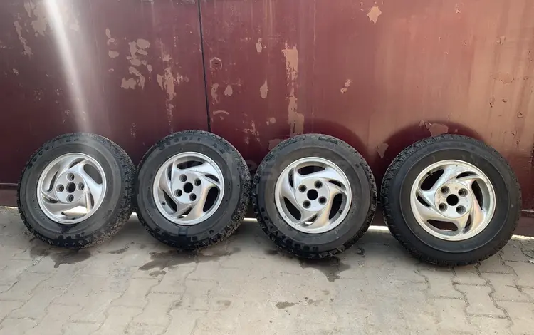 Диски оригинал R14 185 Goodyear с шинами шипованнымиүшін100 000 тг. в Алматы