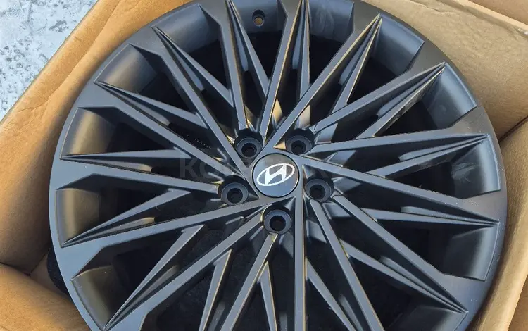 Диски оргинал почти новый киа хундай потходит 4шт привозной за 510 000 тг. в Алматы