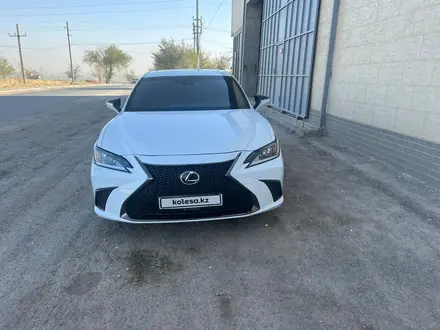Lexus ES 350 2019 года за 30 000 000 тг. в Шымкент