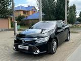 Toyota Camry 2016 года за 10 800 000 тг. в Актобе – фото 2