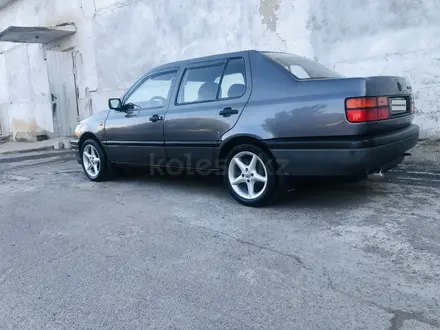 Volkswagen Vento 1993 года за 2 100 000 тг. в Тараз – фото 2